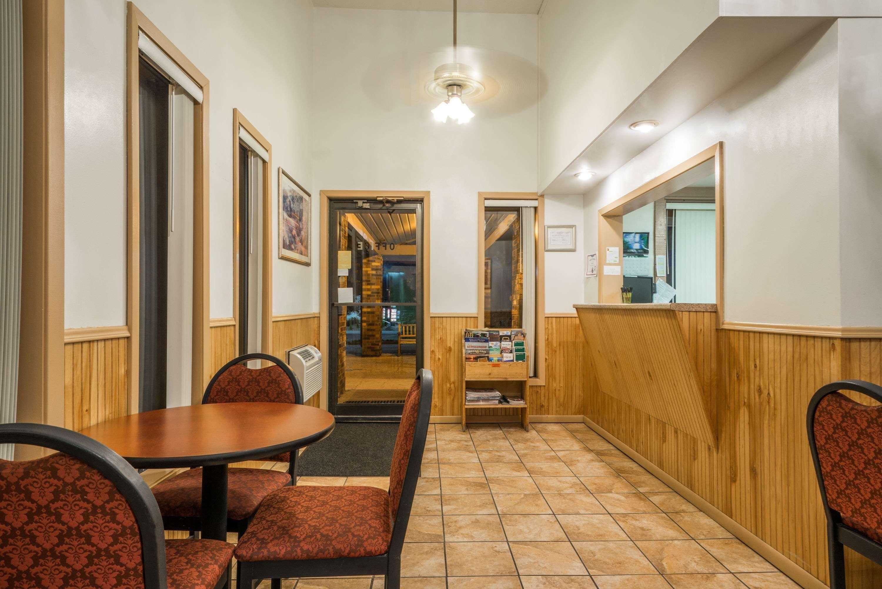 Super 8 By Wyndham Fergus Falls Εξωτερικό φωτογραφία