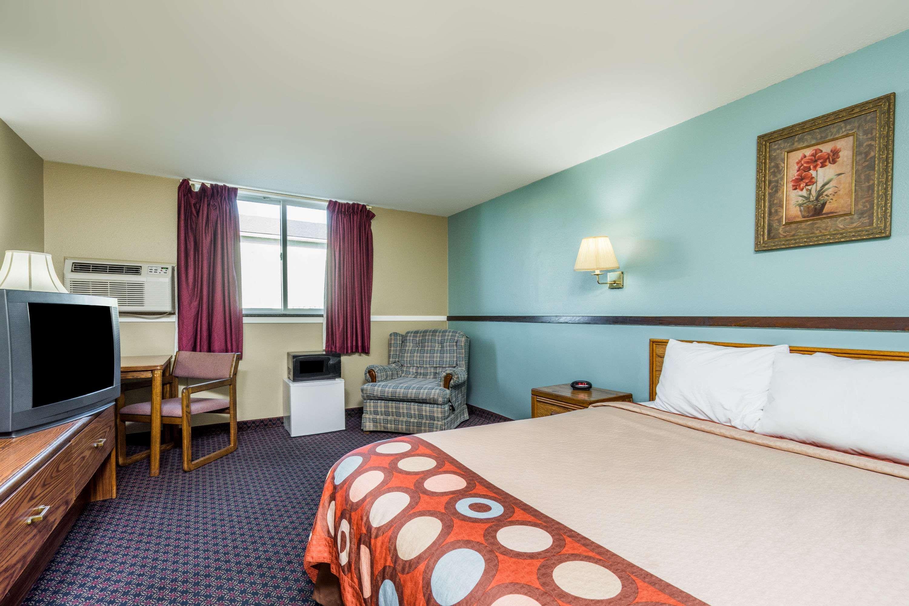 Super 8 By Wyndham Fergus Falls Εξωτερικό φωτογραφία