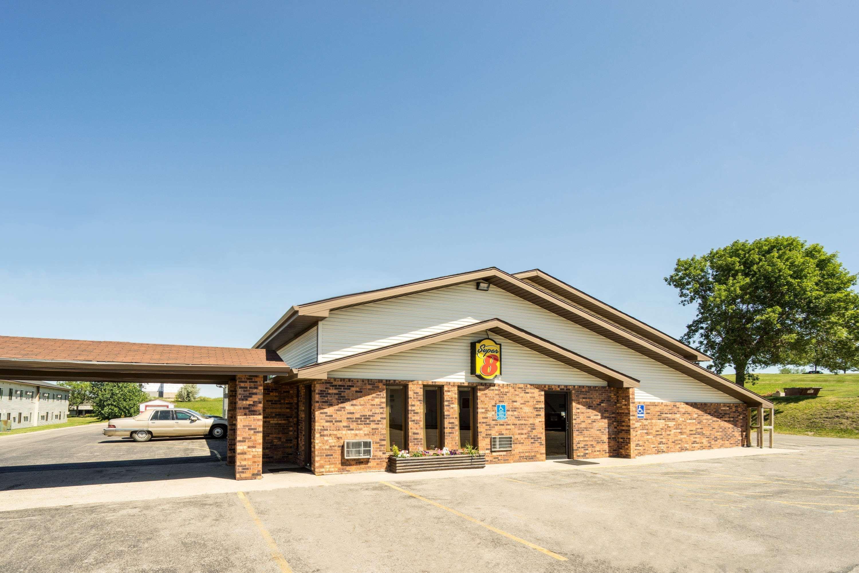 Super 8 By Wyndham Fergus Falls Εξωτερικό φωτογραφία