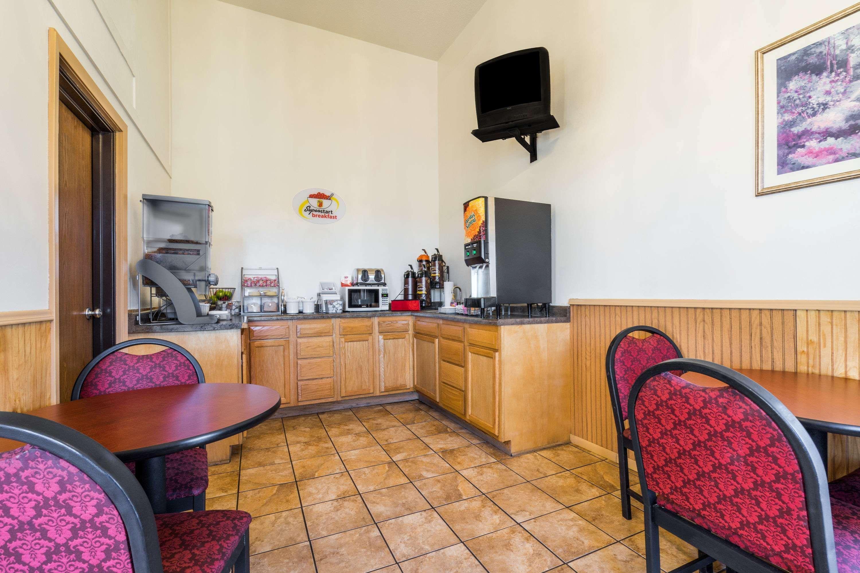 Super 8 By Wyndham Fergus Falls Εξωτερικό φωτογραφία