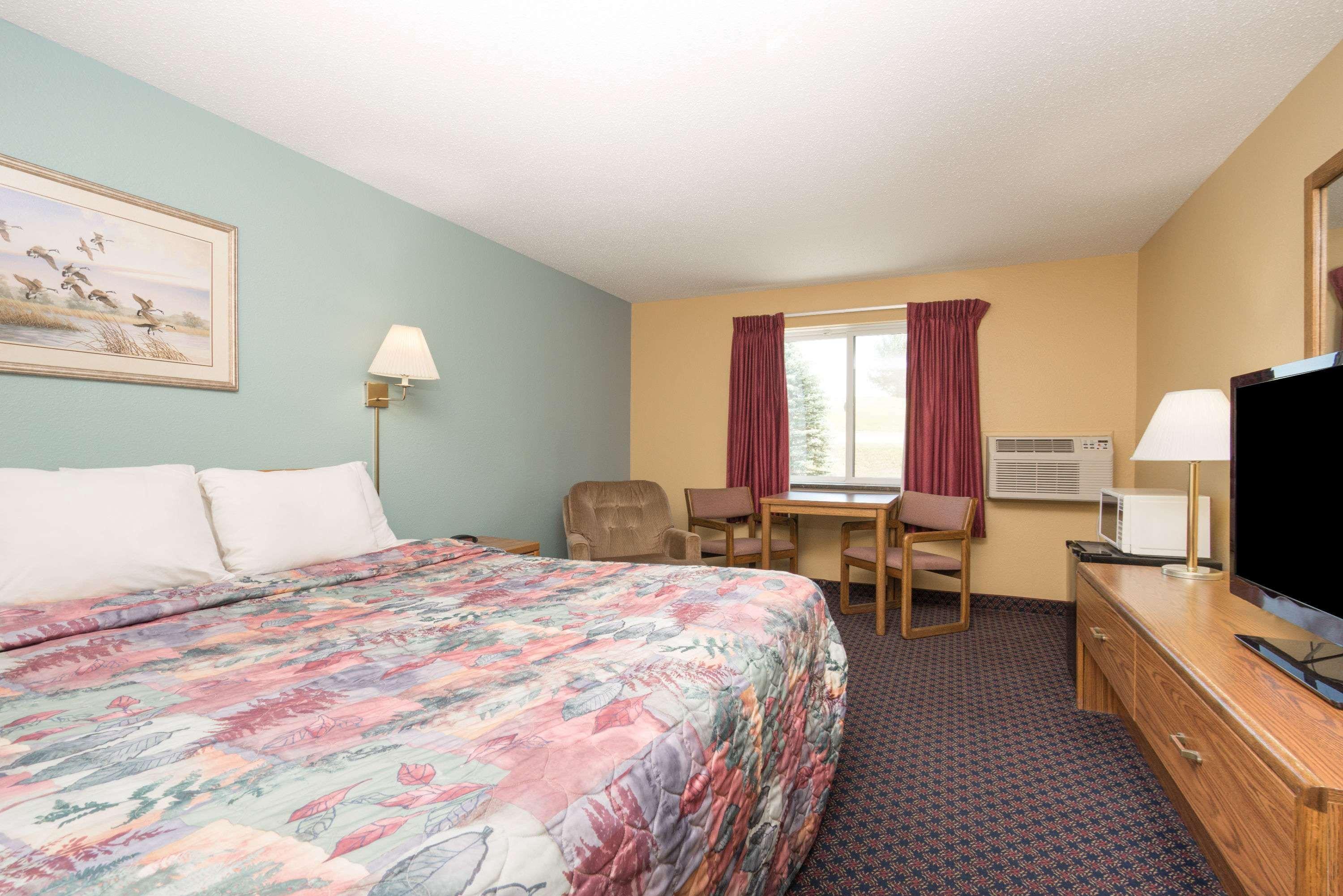 Super 8 By Wyndham Fergus Falls Εξωτερικό φωτογραφία