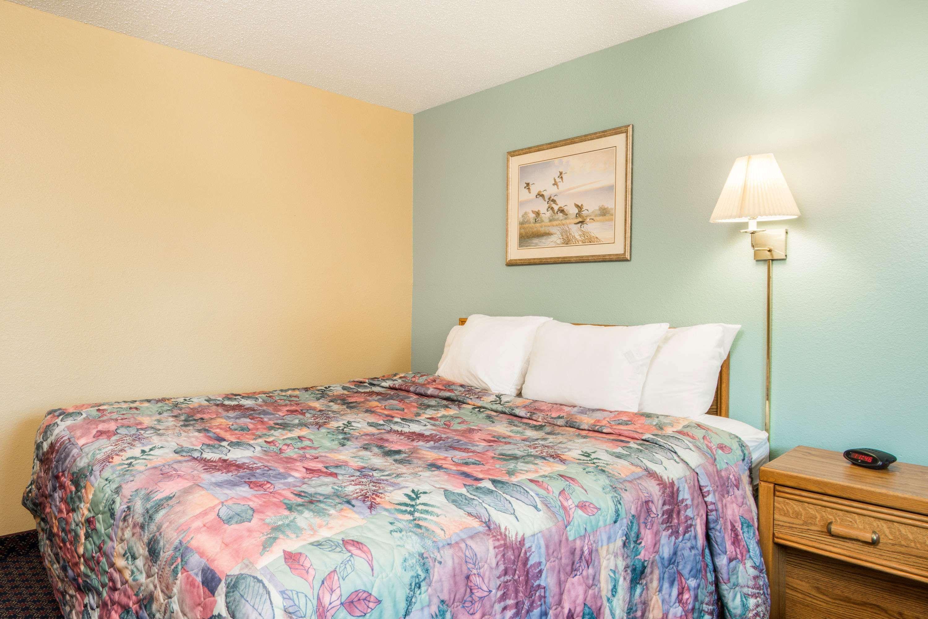 Super 8 By Wyndham Fergus Falls Εξωτερικό φωτογραφία
