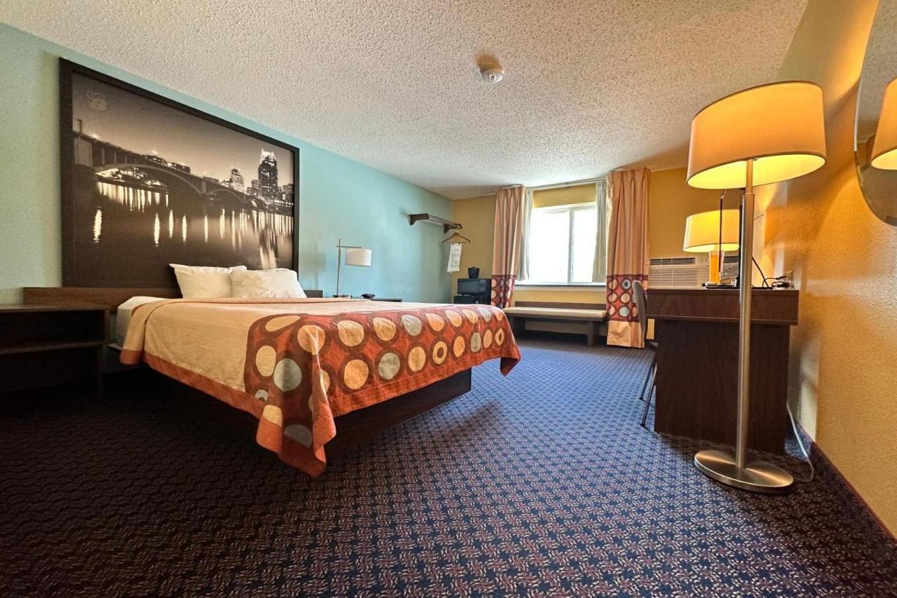 Super 8 By Wyndham Fergus Falls Εξωτερικό φωτογραφία