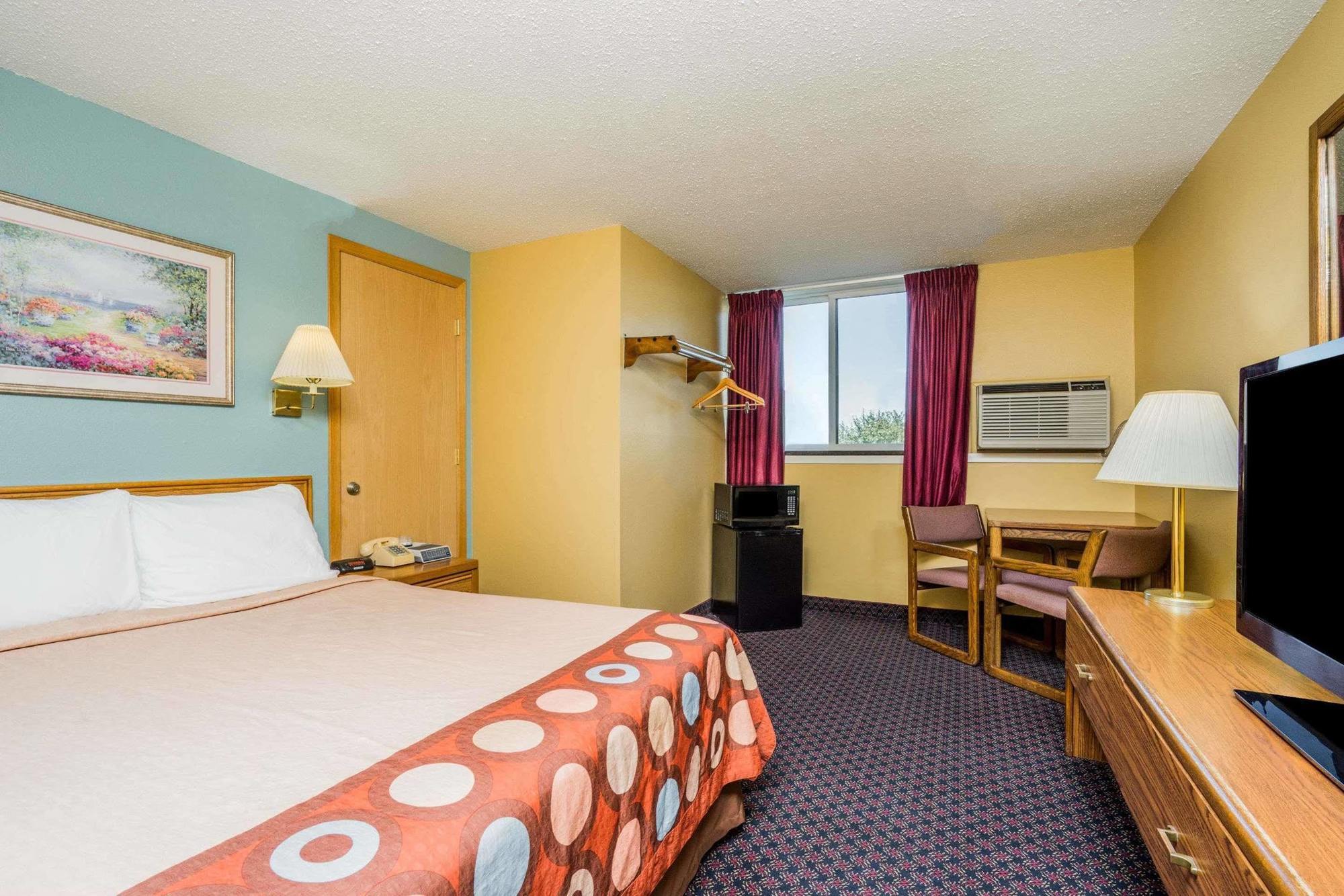 Super 8 By Wyndham Fergus Falls Εξωτερικό φωτογραφία